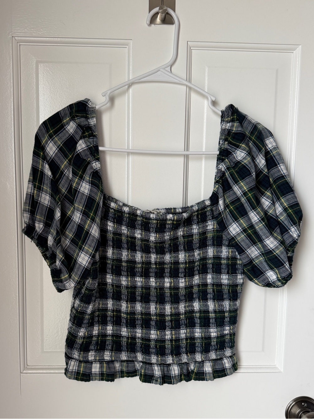 NEVER WORN American Eagle S Plaid Smocked Puff Sleeve Top in Blue and Green